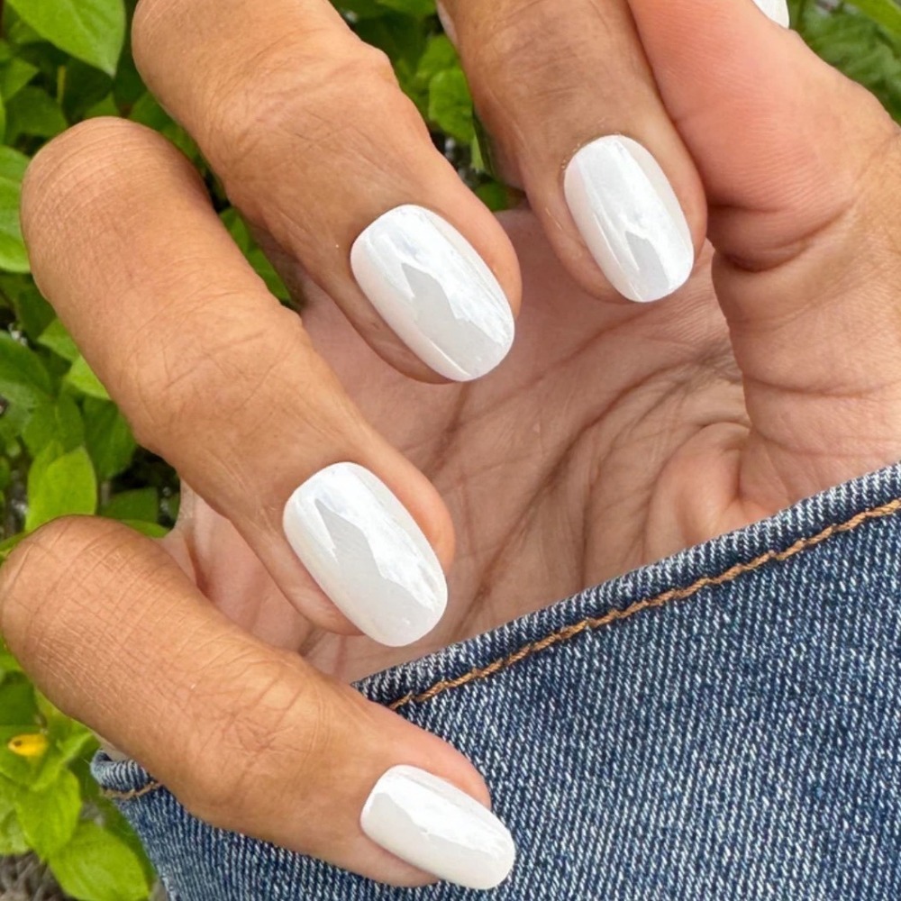 Olive & June Instant Mani Press-On Nails White Chrome Short Round 42ct New - Picture 3 of 3